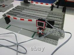 Lego 7866 vintage REMOTE CONTROLLED ROAD LEVEL CROSSING TRAIN 12v set COMPLETE